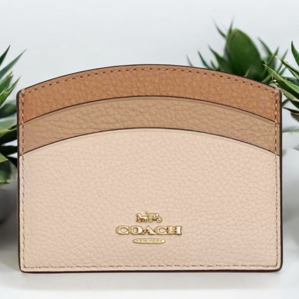 Coach Curved Two-Tone Leather Card Case 🆕 Color: Gold/Ivory